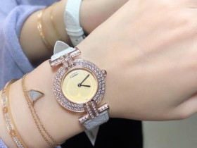 白 玫钻石➕50最新表盘 卡地亚 Libre系列手表 百搭经典系列 高贵典雅 简约时尚款式 尺寸28mm✨搭配瑞士石英机芯
