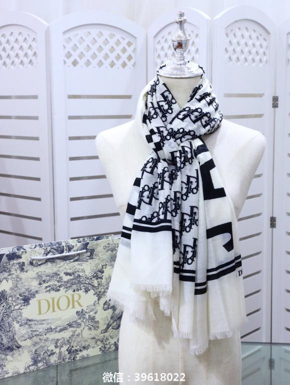 Dior最最新的专柜主打款【D标志拼色】 度假及日常都非常好搭配的款订单私流  】一看到就想去度假‼️平时穿搭也非常好搭配