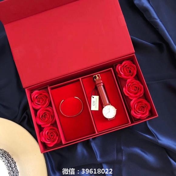 dw礼盒套装质感皮带➕玫瑰金手镯➕满满爱意的玫瑰礼盒