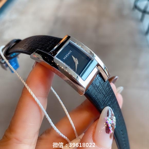 原单批 Versace范思哲的手表是出名的时尚时装款