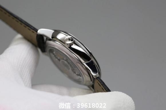 型.53.40.20.02.003精钢表壳搭配表带 两色可选系列:碟飞典雅39.5毫米同轴腕表