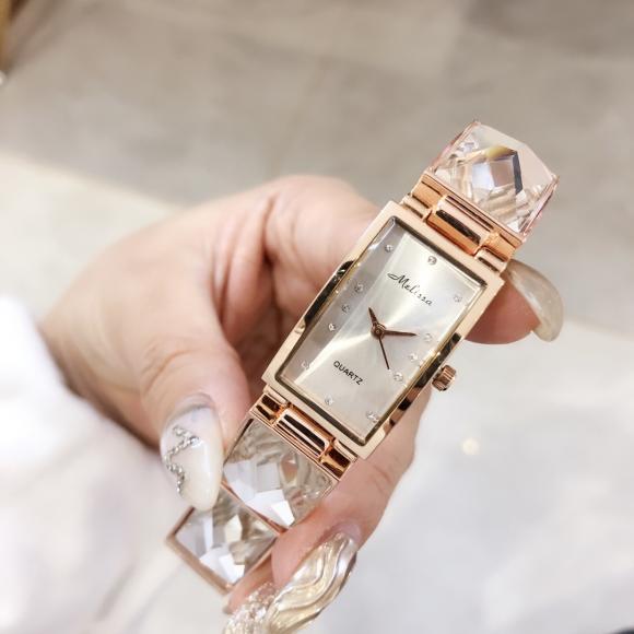 钻石时装款 大钻石手镯女款 白金电镀 原装石英机 珠宝扣 「可直接上淘宝的品牌」