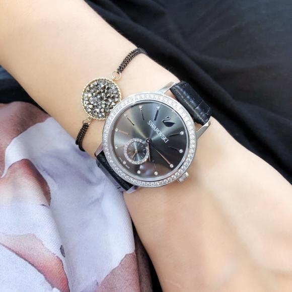 .小天鹅Swarovski 这款精致耀眼的Era Journey运动型计时手表