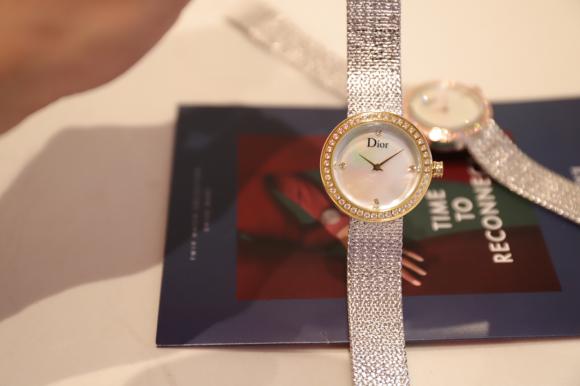 迪奥Dior全新高级珠宝手表系列展现�
6100
�湛艺术品质