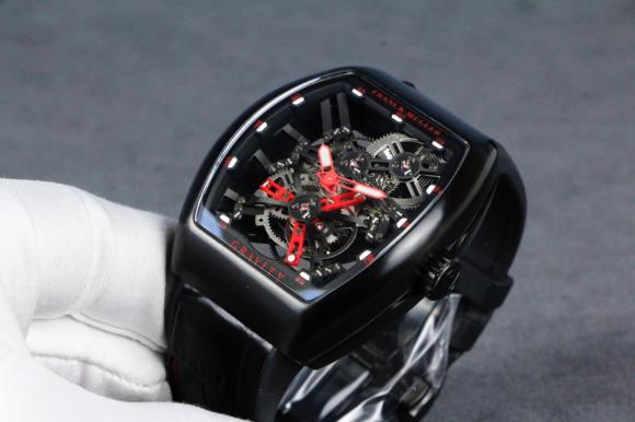 法兰克 穆勒 Franck Muller GRAVITY 采用全新镂空设计的腕表