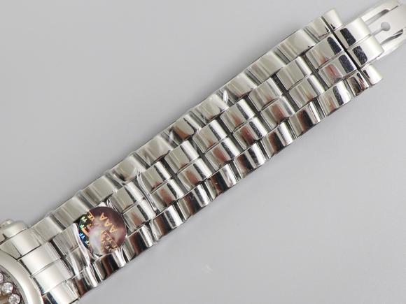 《YF》萧邦HAPPY DIAMONDS 市面上最高版本钢带版 钢带加表盘七个碎钻设计 简约大气中带女人味女性美不单单以包包为主 有一款百搭的手表也很重要 如果你有选择恐惧症 这款就是你的唯一