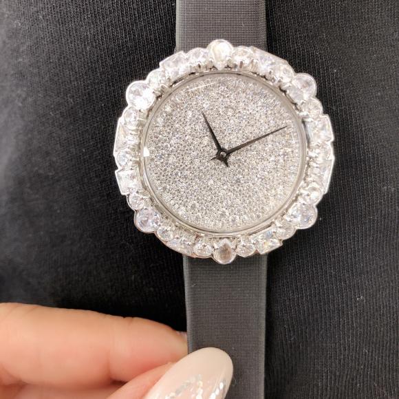 迪奥-Dior 新推出了「La D De Dior Cocotte」高级珠宝腕表