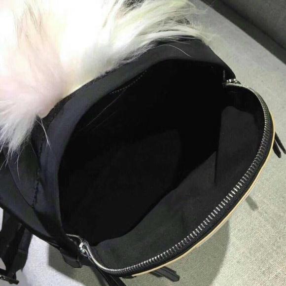 FD背包 最酷炫的背包出货了想不出来什么包比皮草冠鬼脸书包更时髦