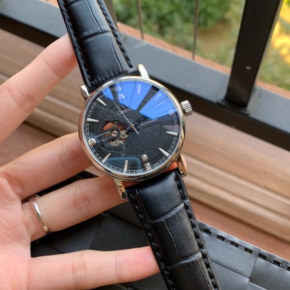 简约百搭 时尚风格 欧米茄最新设计九字位镂空 精品男士腕表