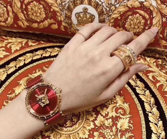 「麦芽糖」范思哲-VERSACE 此款Palazzo Empire 希腊回纹腕表