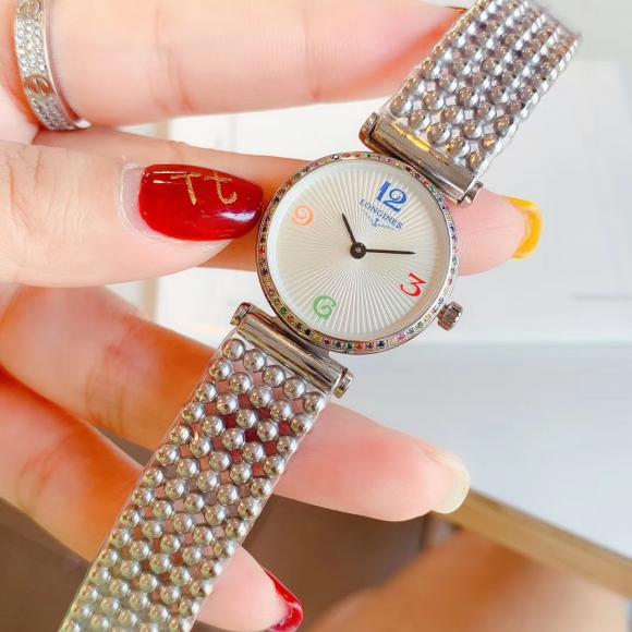 玫浪琴嘉兰 单排钻瑞士石英 佩戴一款适合自己的手表是很重要的社交搭配