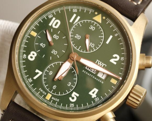 IWC万国喷火战机飞行员计时青铜腕表