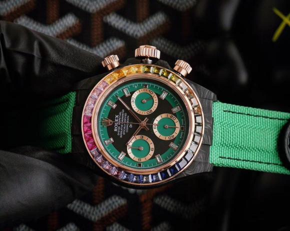 劳力士Rolex Rainbow彩虹圈迪通拿风靡上市 Diw的创造力与工艺 独一无二的Carbon碳纤维轻盈与彩虹颜色呼应 进口石英计时机芯