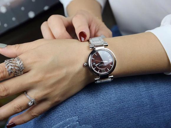 时尚石英女款【肖 邦】以细腻的手法诠释女性独特柔美的气质简洁大方的设计款式赋予该腕表