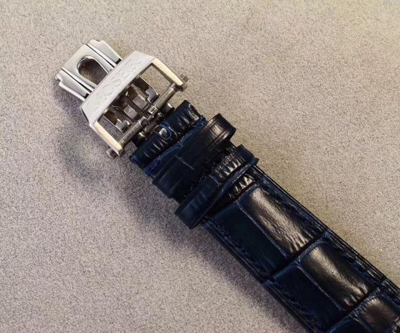 亨利慕时Concept Watch  经典两针半  尺寸42.8*10mm  采用ETA2824精密机芯