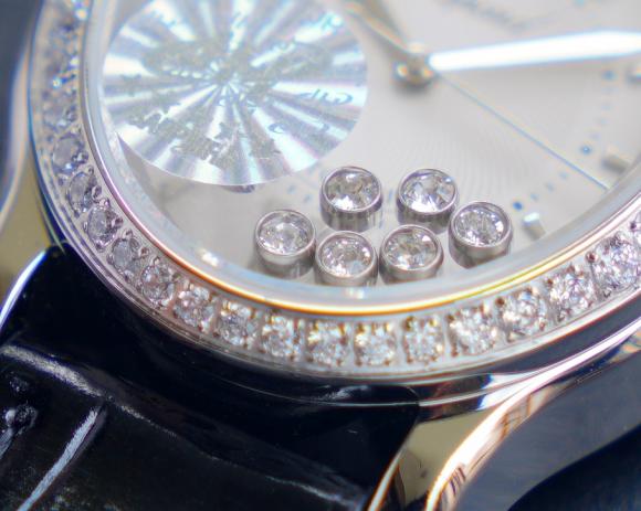 JH台湾厂出品实拍 萧邦快乐钻系列     椭圆型机械6T28新款️重磅牛货❗️❗️快乐钻（HAPPY DIAMONDS）作为萧邦最热门最畅销的系列一直以细腻的手法诠释萧邦标志性灵动钻石的概念