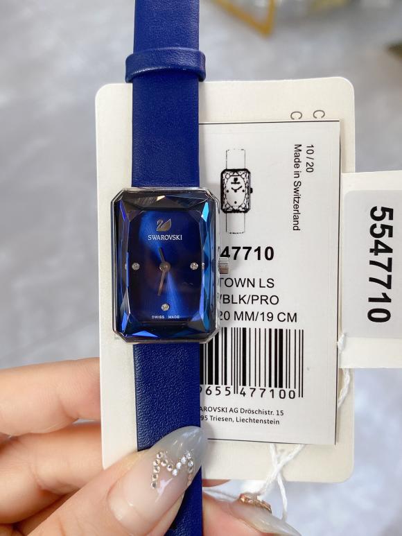 批蓝宝原单版本到货这款瑞士制造的施华洛世奇腕表