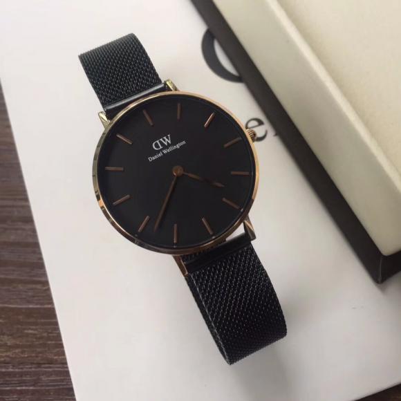 爆款热卖  DW全新推出简约时尚手表