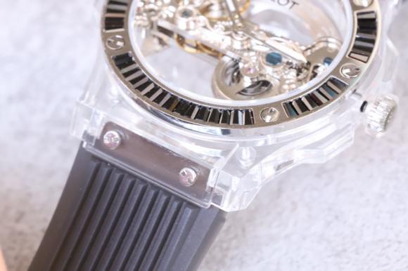 恒宝“水晶表” 潮人必备单品 款式五颜六色彩色镶钻 采用全透明表壳 非常特别个性特别独特的一款腕表