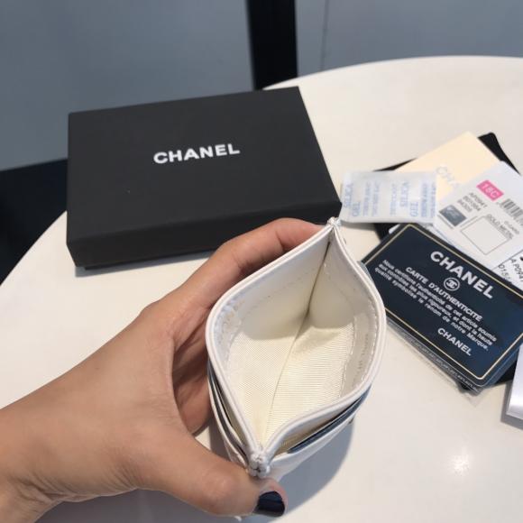 Chanel 最新薄片卡包 山羊皮的质感无敌 这季主推的19系列