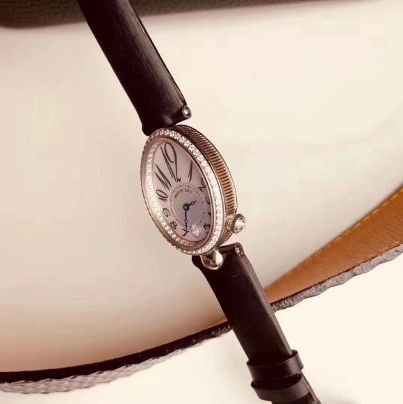 宝玑那不勒斯王后系列REINE DE NAPLES高品质女士瑞士石英设计灵感正是来自宝玑大师为那不勒斯王后卡洛琳·缪拉所创制的世界首枚腕表