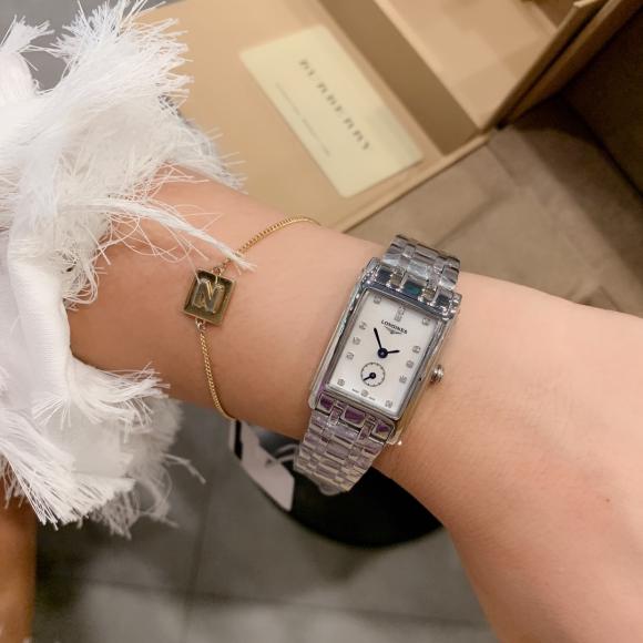 专柜同款浪情戴卓维纳系列 精致两针半女士腕表