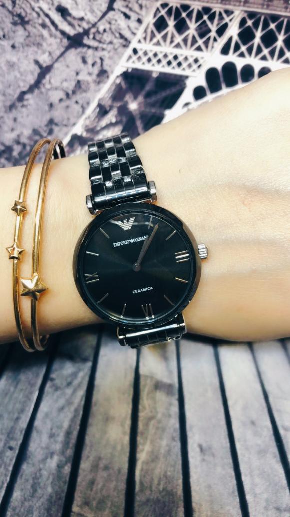 原单阿玛尼手表   清新脱俗  简洁时尚 进口黑陶瓷 表带   黑搪瓷表面  原装石英女表 AR1