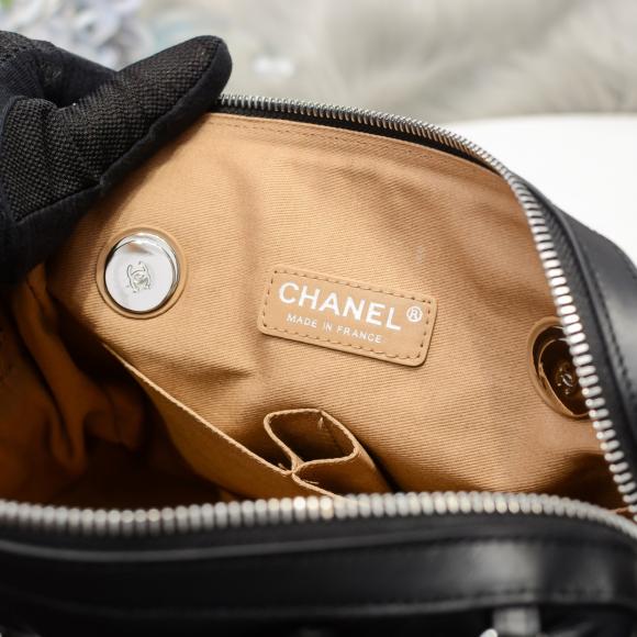 Chanel2020早春首发新品 AS1321 波斯顿枕头包  保龄球 酷帅的波斯顿第一次这么惊艳出场