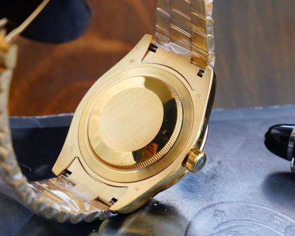 劳力士Rolex最新款星期日历型系列满天星镶钻机械男表