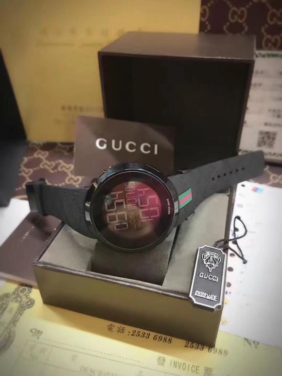 Gucci电子双显示...胶带带香味 2种显示时间方法男女都能戴