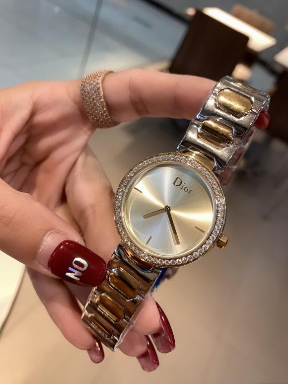 迪奥-Dior新推出的钢带镶嵌钻时装表
