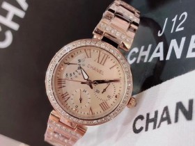 新款来袭 CHANEL香奈儿 倾情推出新一款多功能石英女款1988 该款手表搭载全进口石英机 表盘采用珍珠贝壳