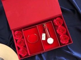 dw礼盒套装质感皮带➕玫瑰金手镯➕满满爱意的玫瑰礼盒