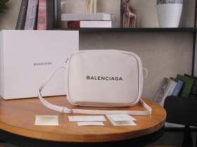 Balenciaga相机包简介 大货890