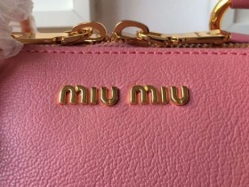 miumiu粉色包装,我们究竟为什么要追求奢侈品？