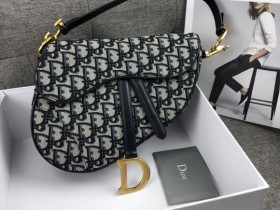 爆款回货Dior Saddle 马鞍包❤️复古回潮  时尚达人凹型必备单品 25.5cm
